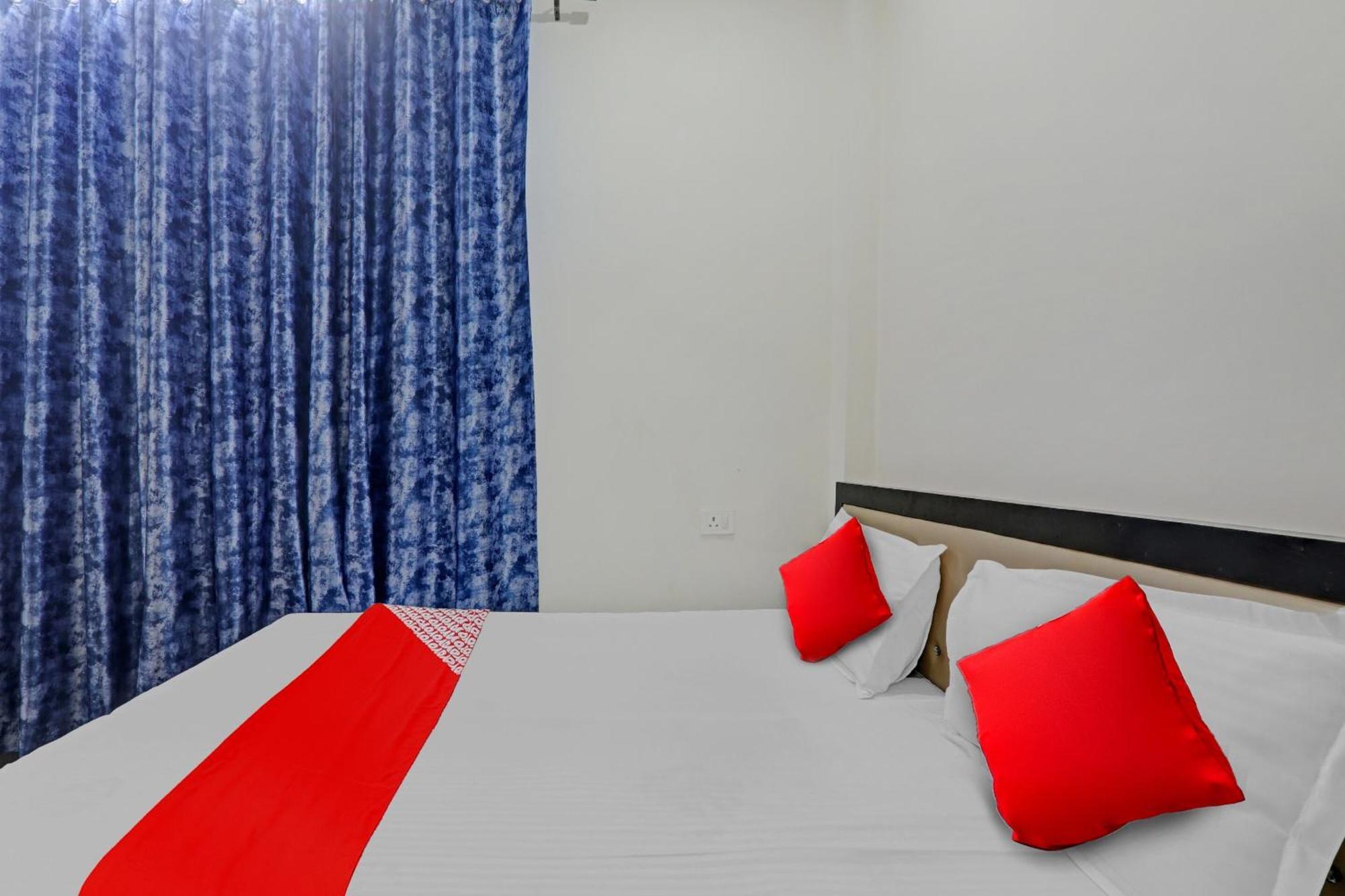 Hotel O R K Hotels 勒克瑙 外观 照片