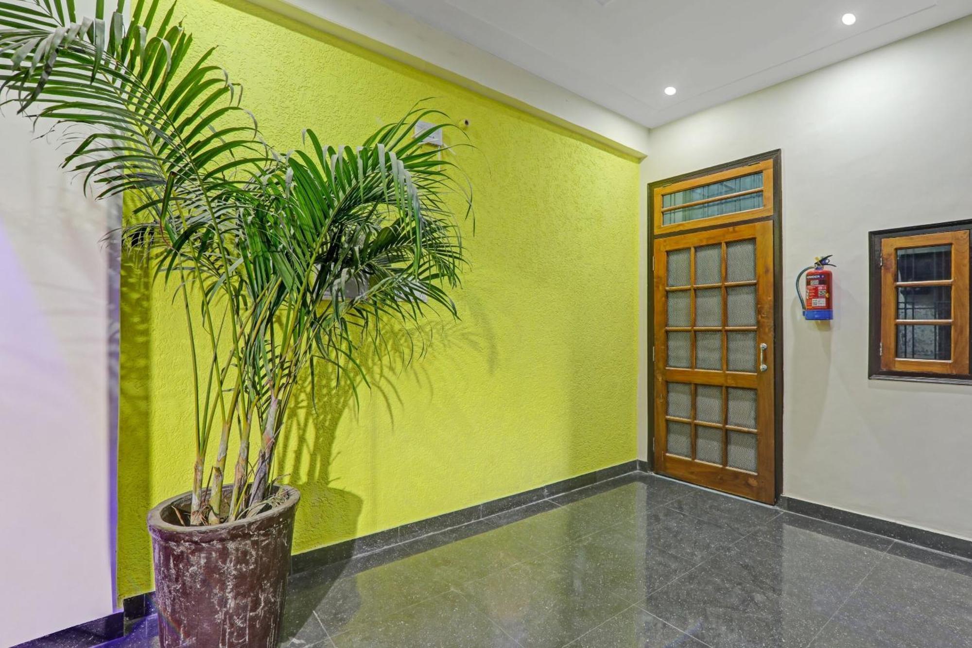 Hotel O R K Hotels 勒克瑙 外观 照片